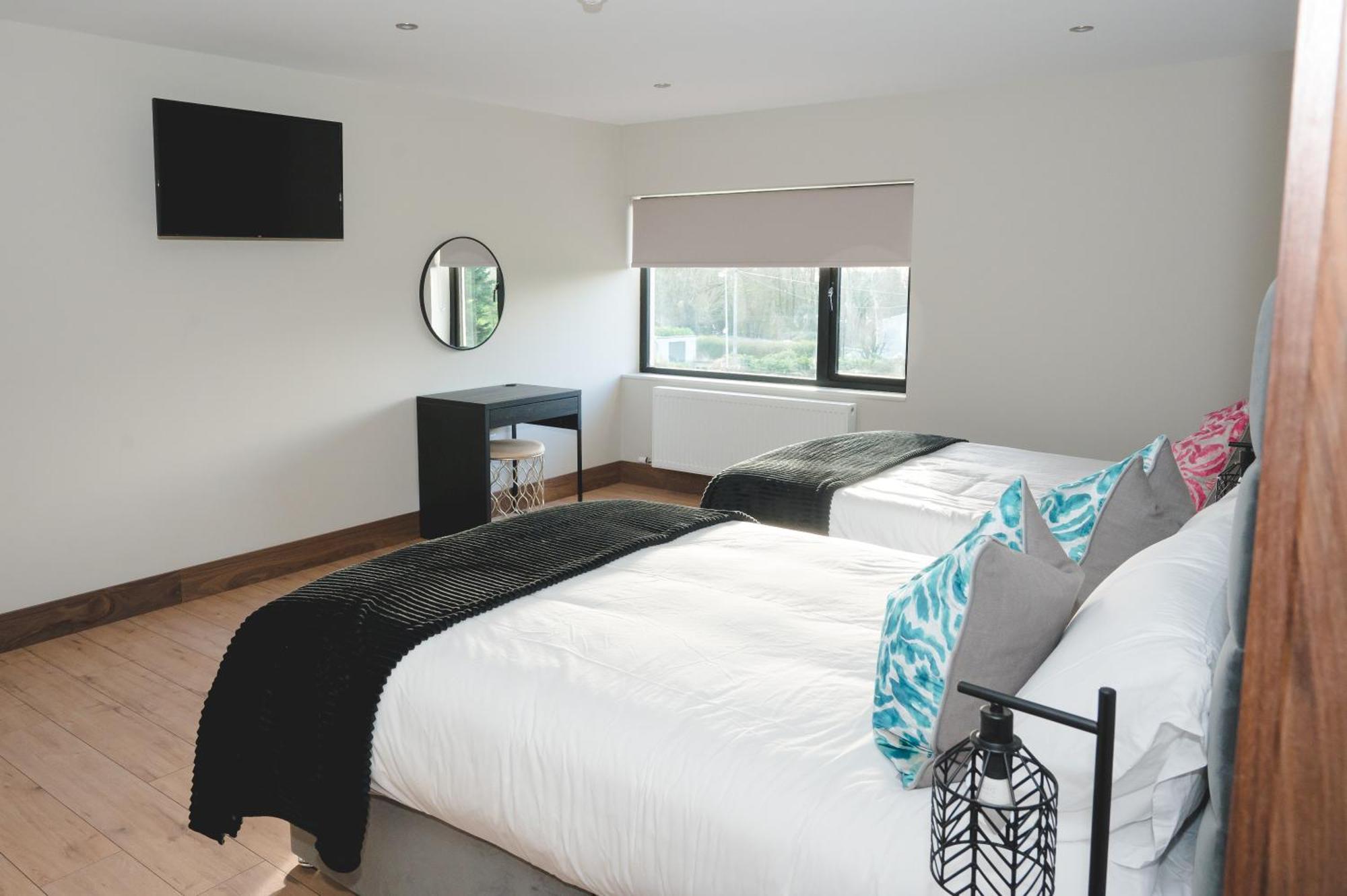 The Village Inn Killarney Ngoại thất bức ảnh